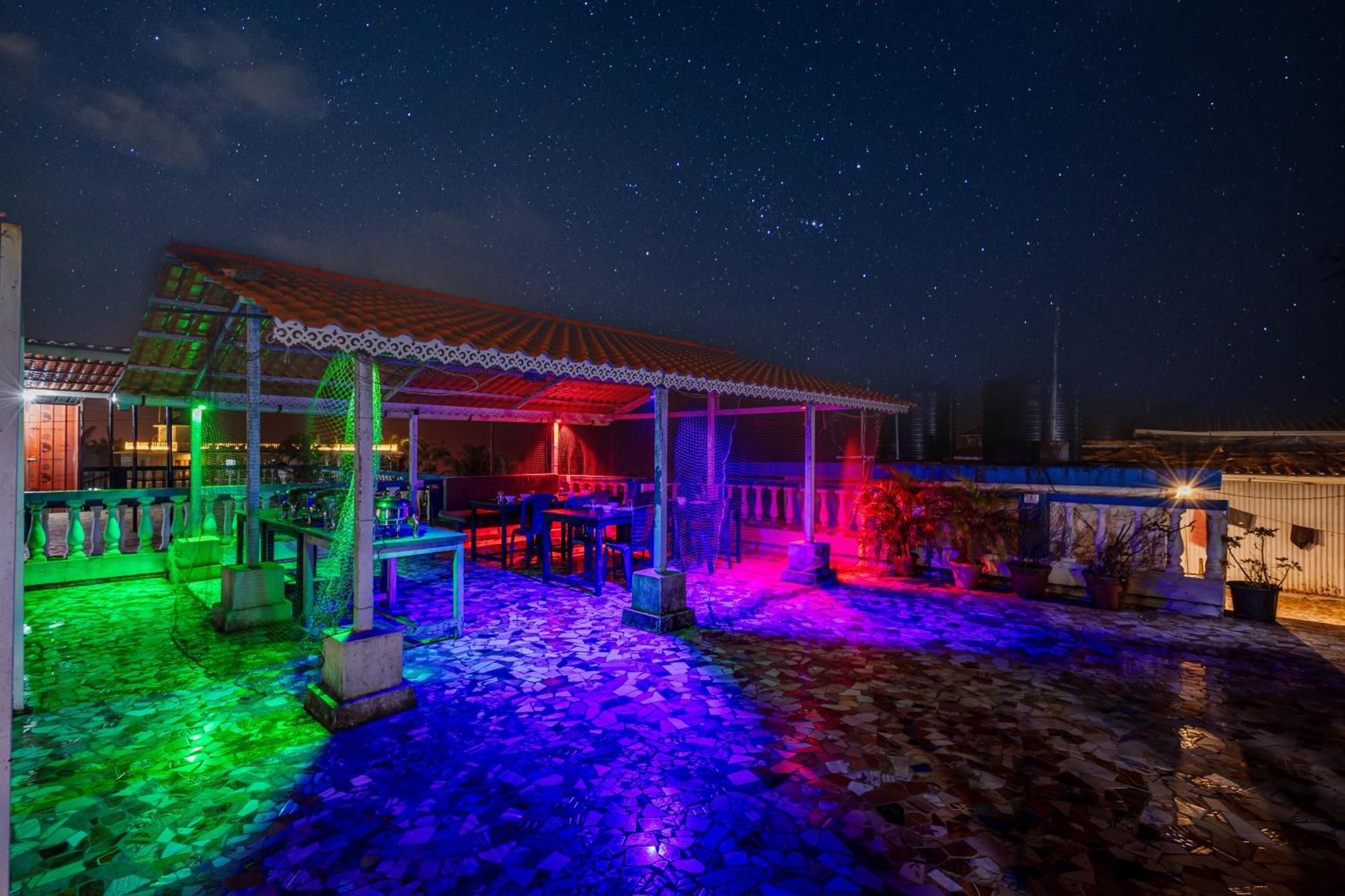 Baga Fantacia Beach Inn กาลังกูติ ภายนอก รูปภาพ
