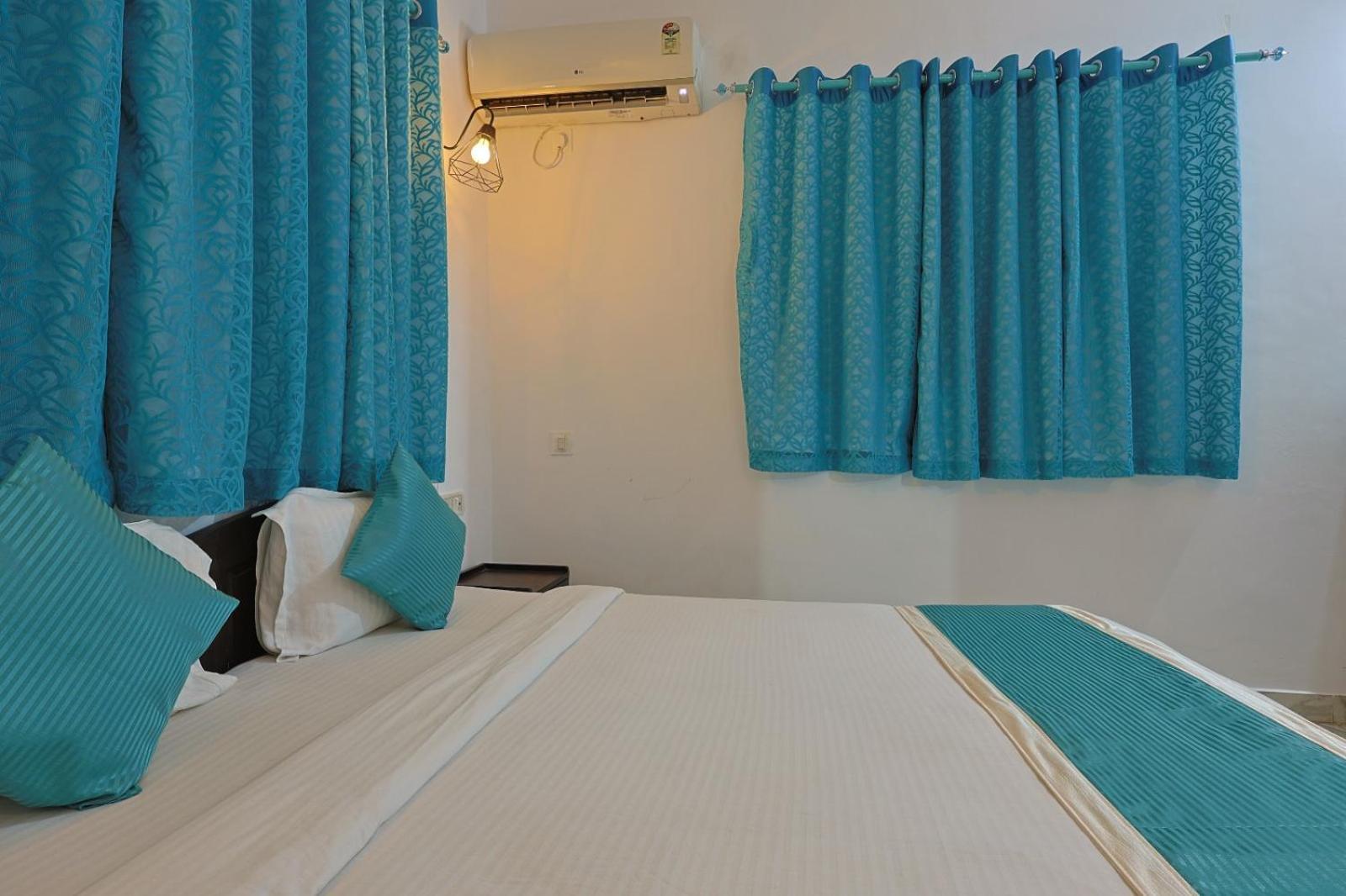 Baga Fantacia Beach Inn กาลังกูติ ห้อง รูปภาพ