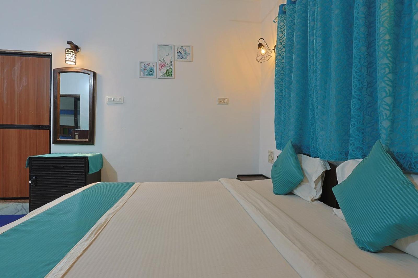 Baga Fantacia Beach Inn กาลังกูติ ห้อง รูปภาพ
