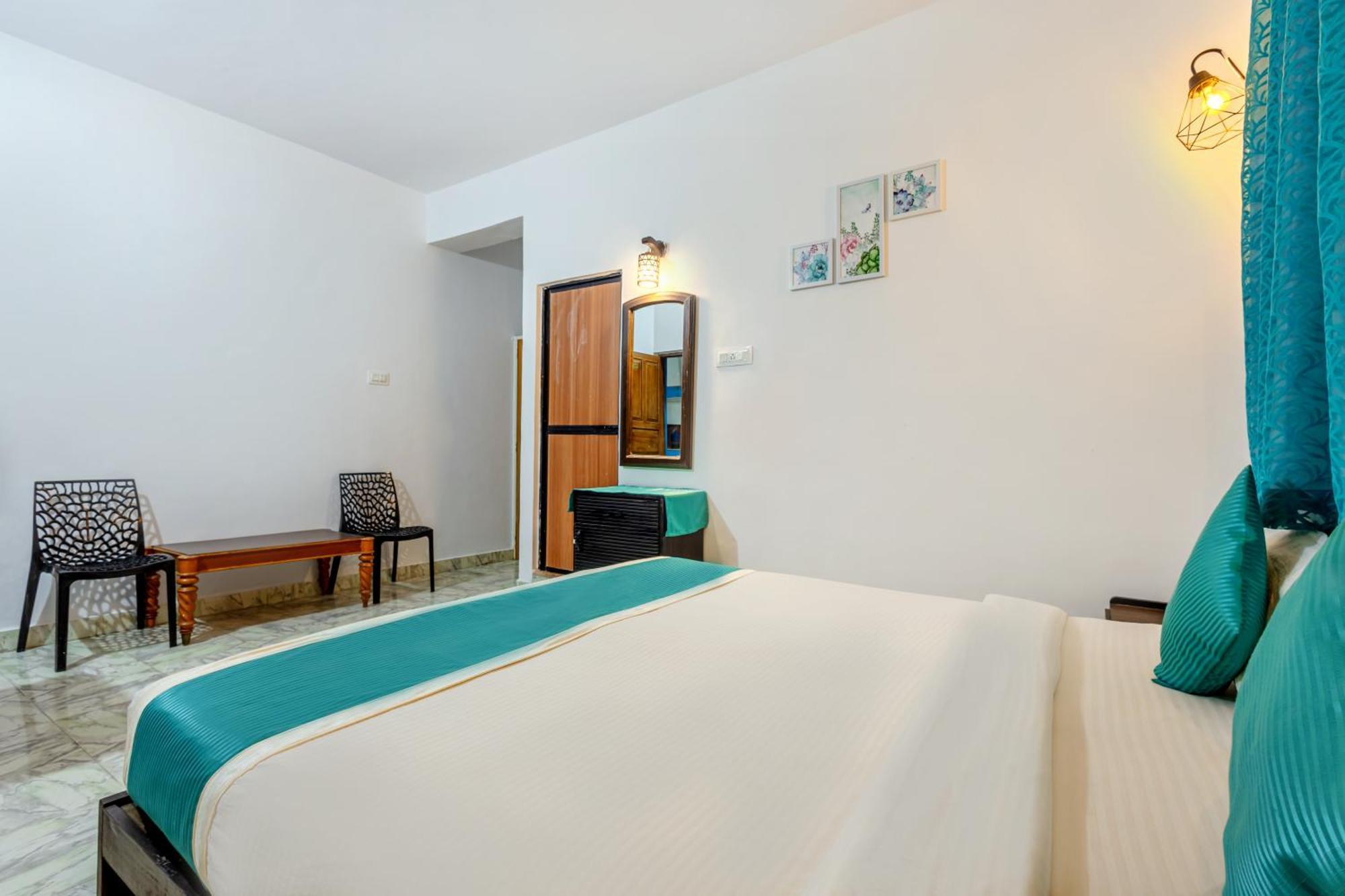 Baga Fantacia Beach Inn กาลังกูติ ห้อง รูปภาพ