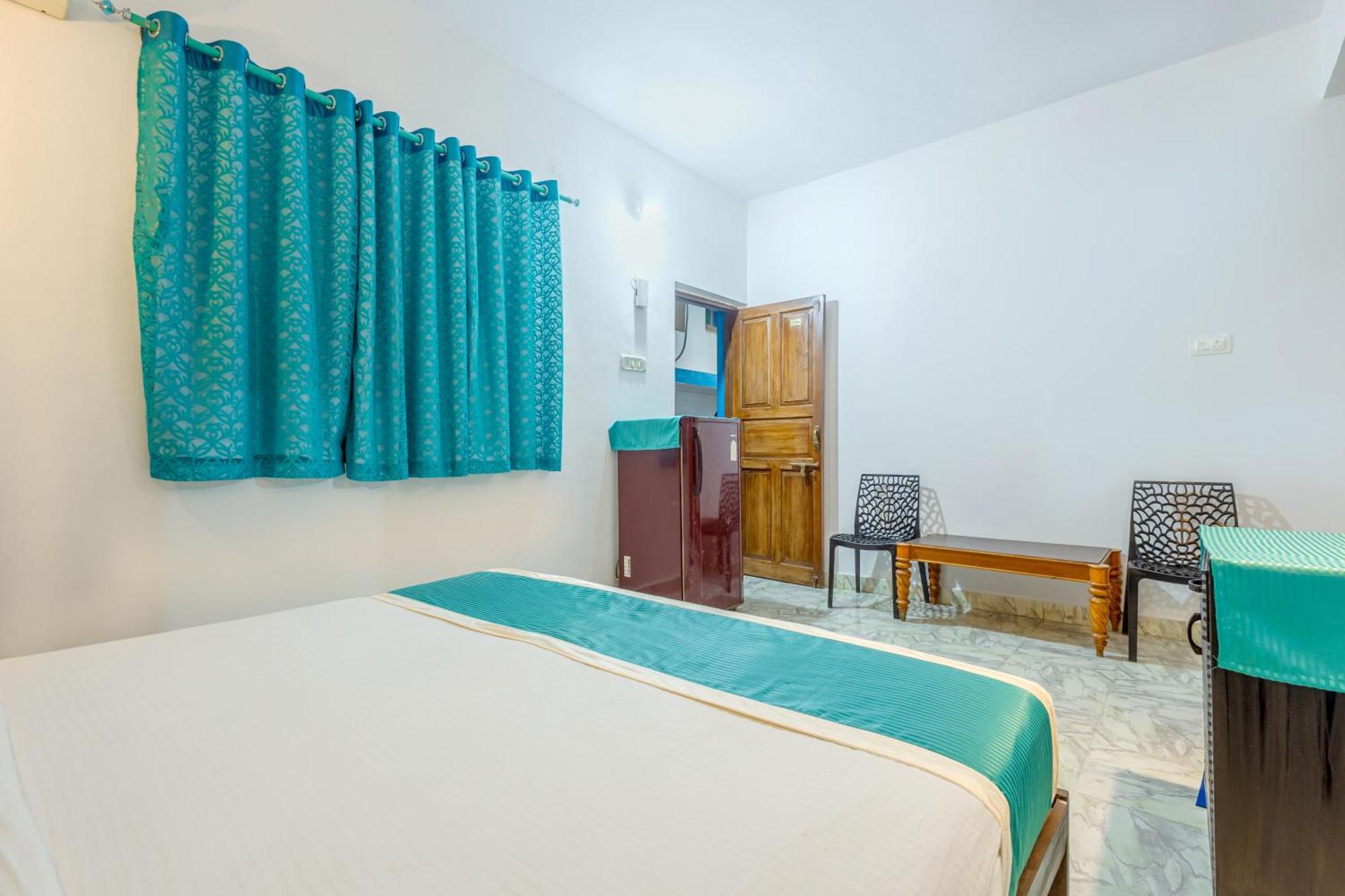 Baga Fantacia Beach Inn กาลังกูติ ห้อง รูปภาพ
